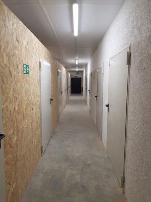 Gang in einer Selfstorage Anlage mit Lagerräumen